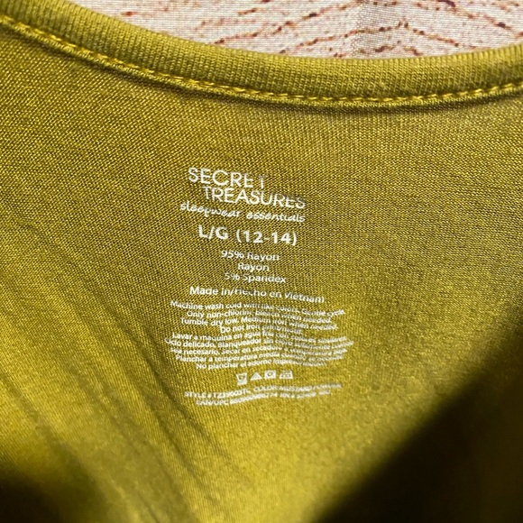 NWOT lime/light olive green tank - Picture 3 of 4